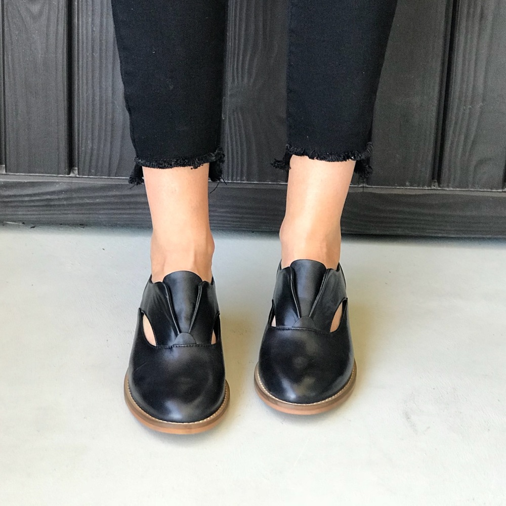 Cut Out Laceless Boyfriend Loafer Oxfords - Picture 5 of 8